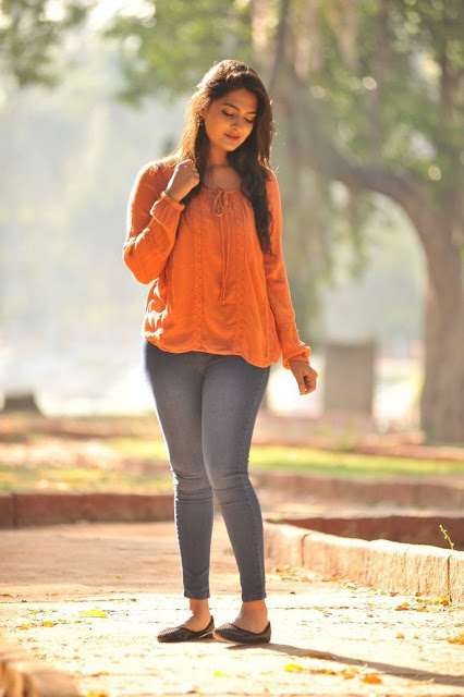 Neha Deshpande Long Hair Stills In Tight Jeans 11